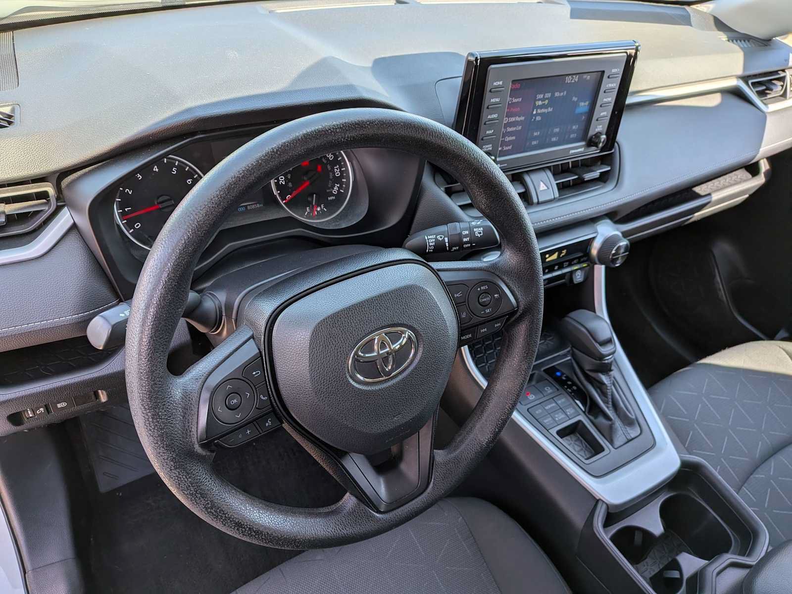 Used 2020 Toyota RAV4 XLE AWD/4WD image 14