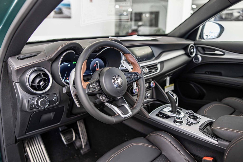 New 2025 Alfa Romeo Stelvio Sprint image 21