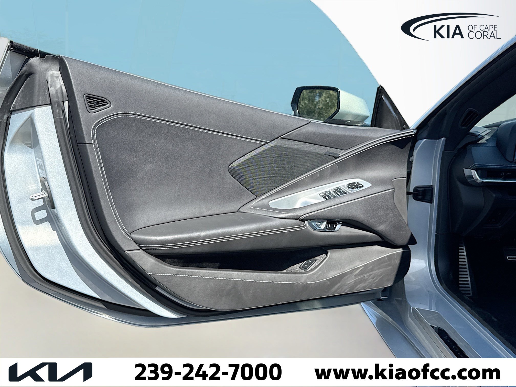 Used 2021 Chevrolet Corvette Stingray Convertible w/ 1LT image 19