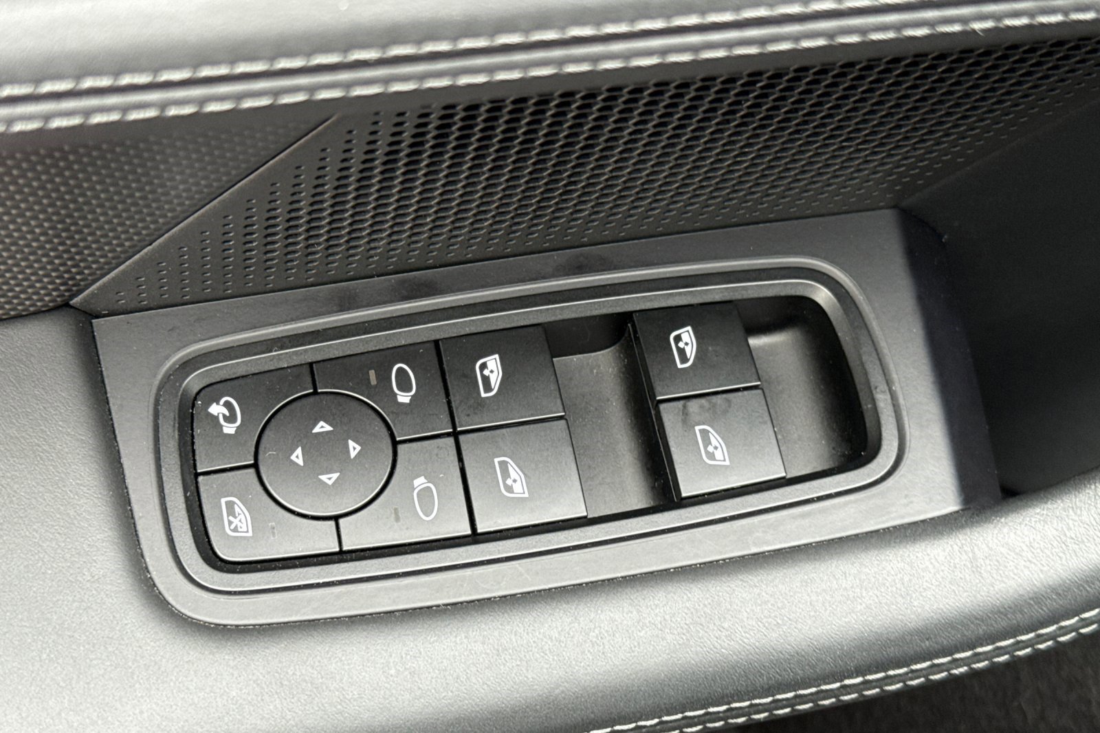 Used 2023 Porsche Taycan GTS image 13