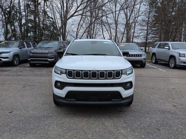 Used 2024 Jeep Compass Latitude w/ Sun and Sound Group AWD/4WD image 8