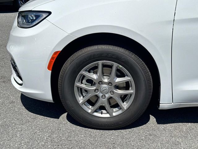New 2026 Chrysler Pacifica Select image 9