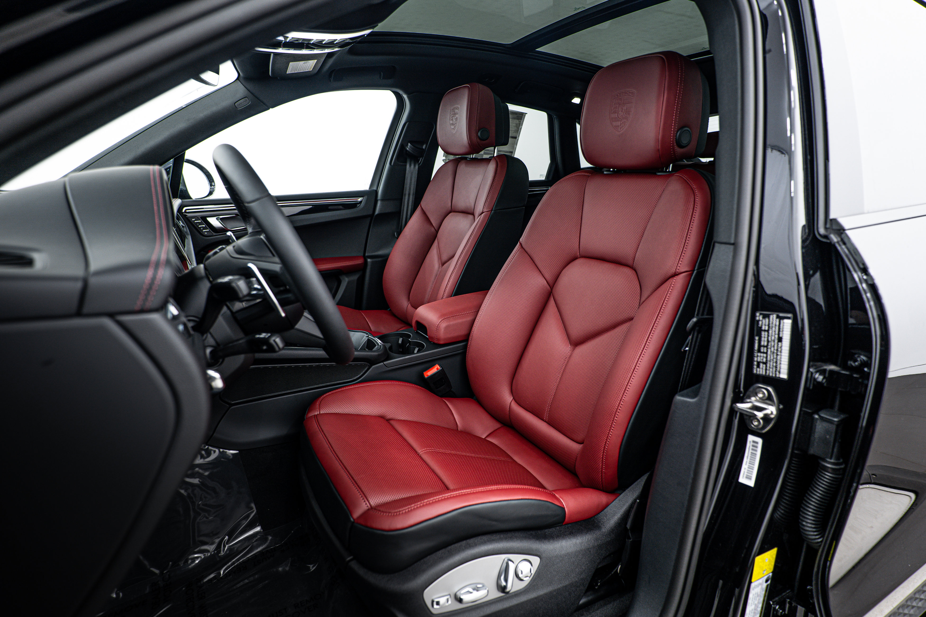 New 2025 Porsche Macan image 5