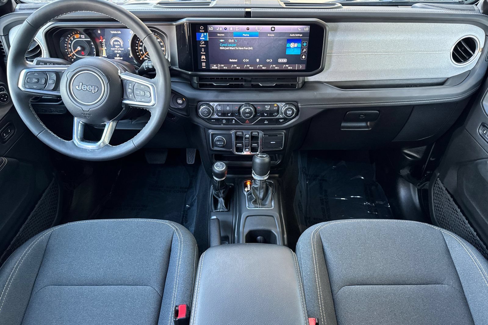 Used 2025 Jeep Wrangler Unlimited Sahara AWD/4WD image 14