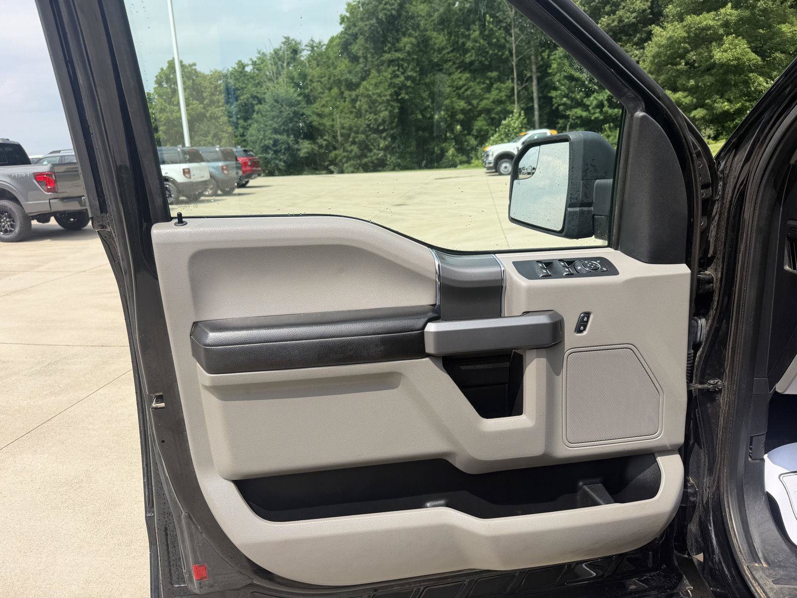 Used 2019 Ford F150 XLT w/ Equipment Group 302A Luxury AWD/4WD image 12