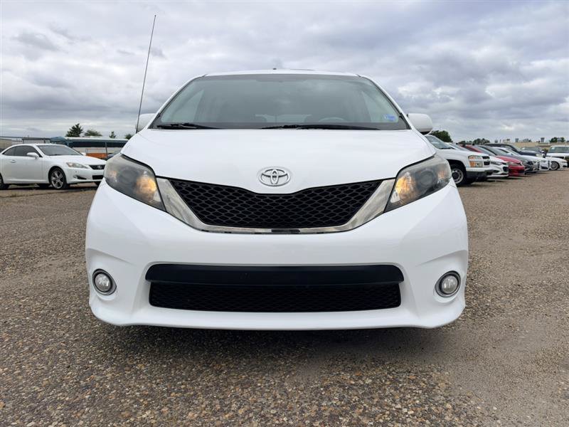 Used 2013 Toyota Sienna SE FWD image 2
