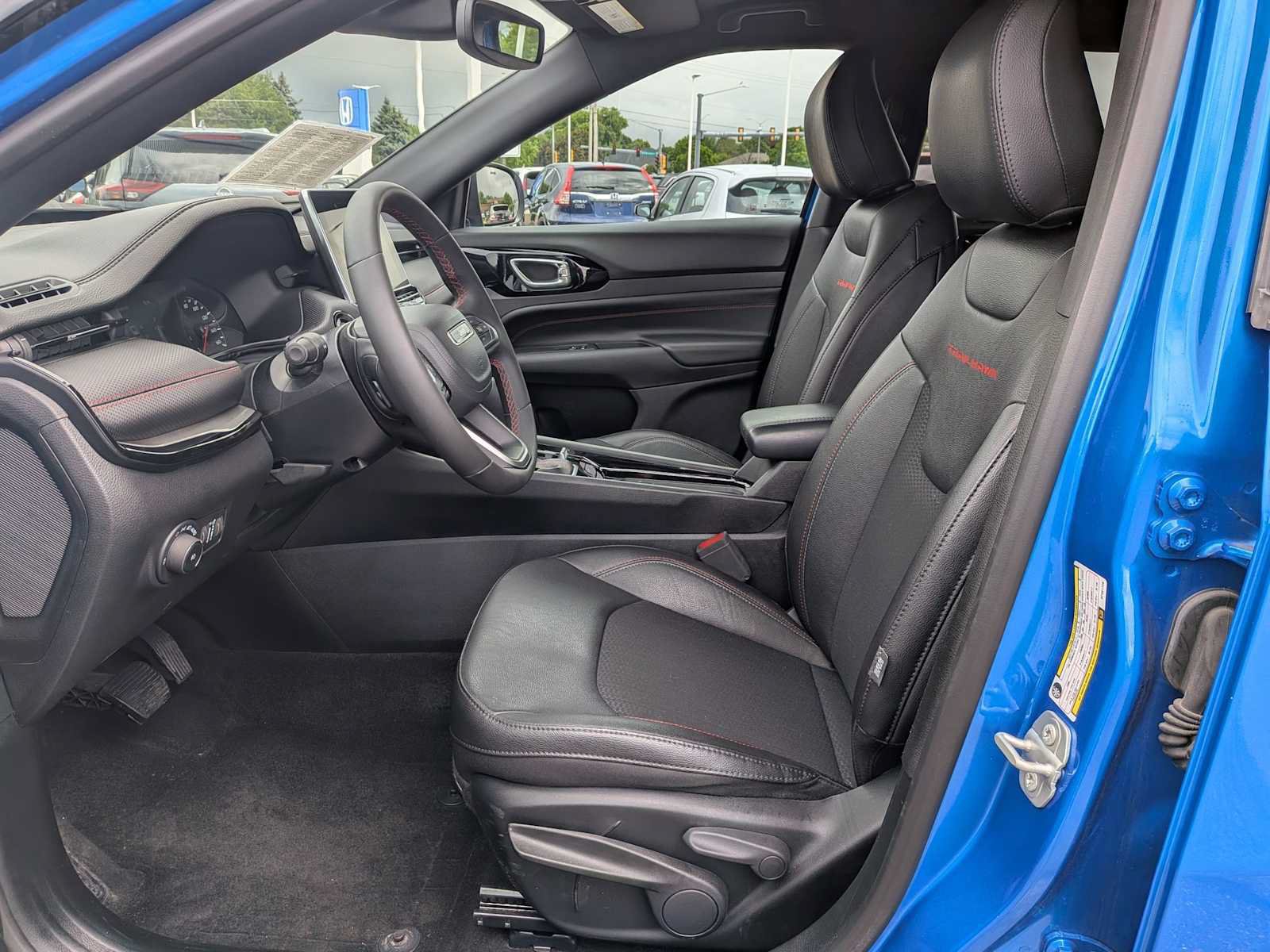 Used 2024 Jeep Compass Trailhawk AWD/4WD image 15