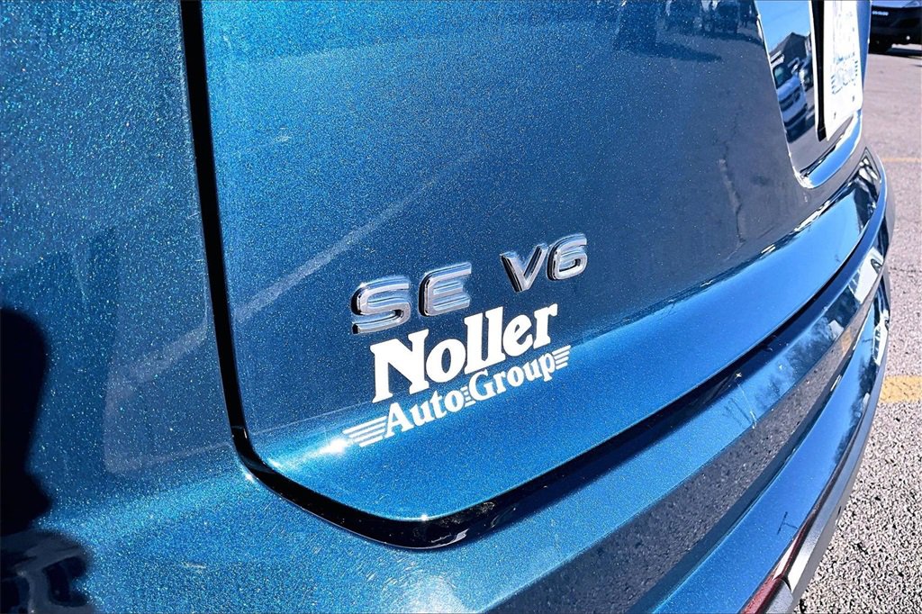 Used 2023 Volkswagen Atlas Cross Sport SE w/ Panoramic Sunroof Package image 8