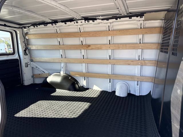 Used 2024 GMC Savana 2500 w/ Driver Convenience Package image 14