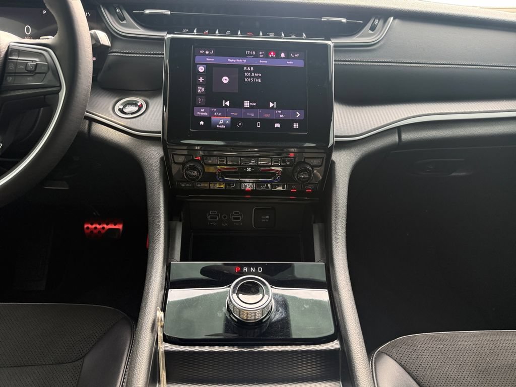 Used 2025 Jeep Grand Cherokee Altitude RWD image 11