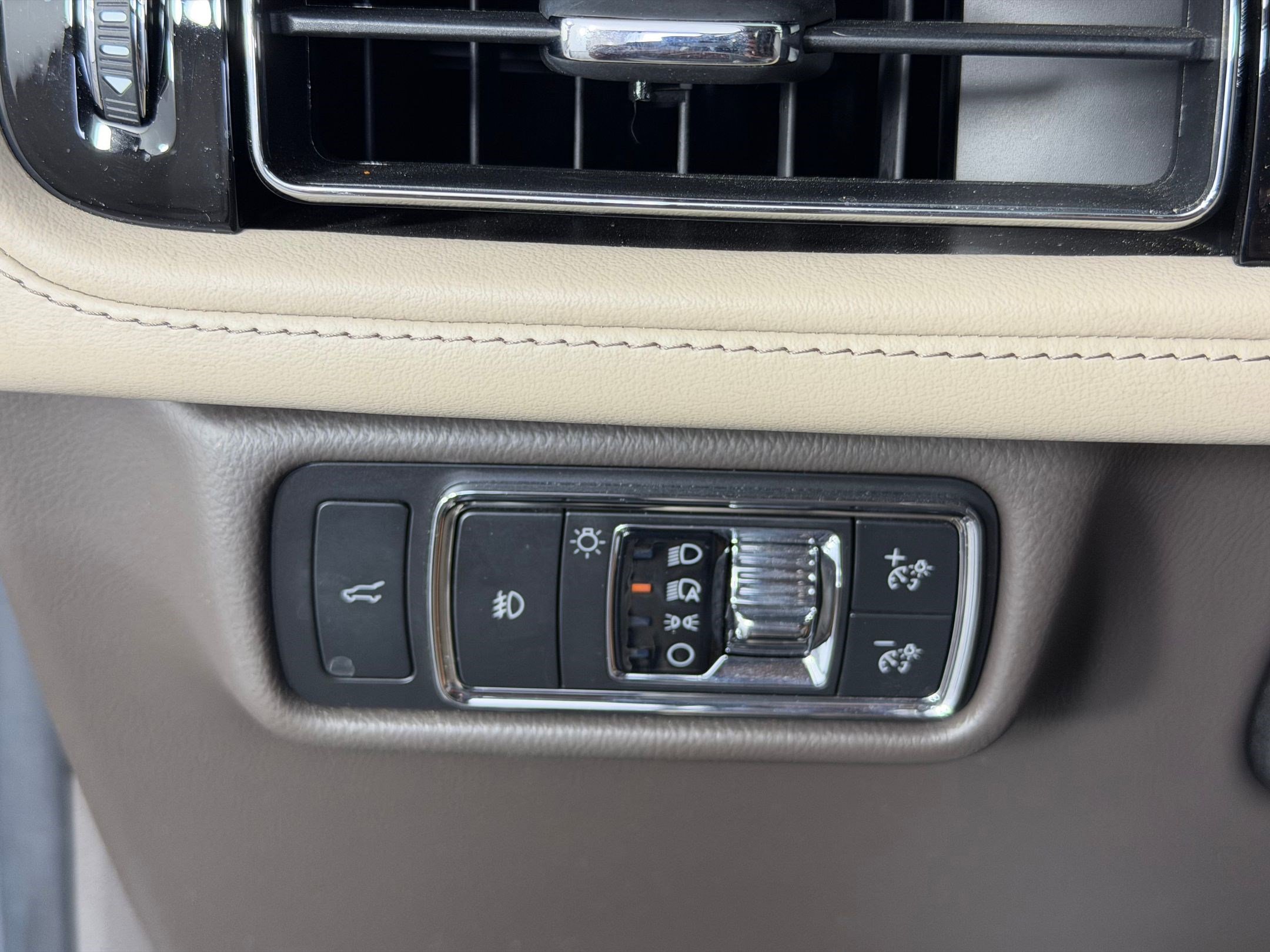 Used 2022 Lincoln Aviator Reserve w/ Equipment Group 201A AWD/4WD image 27