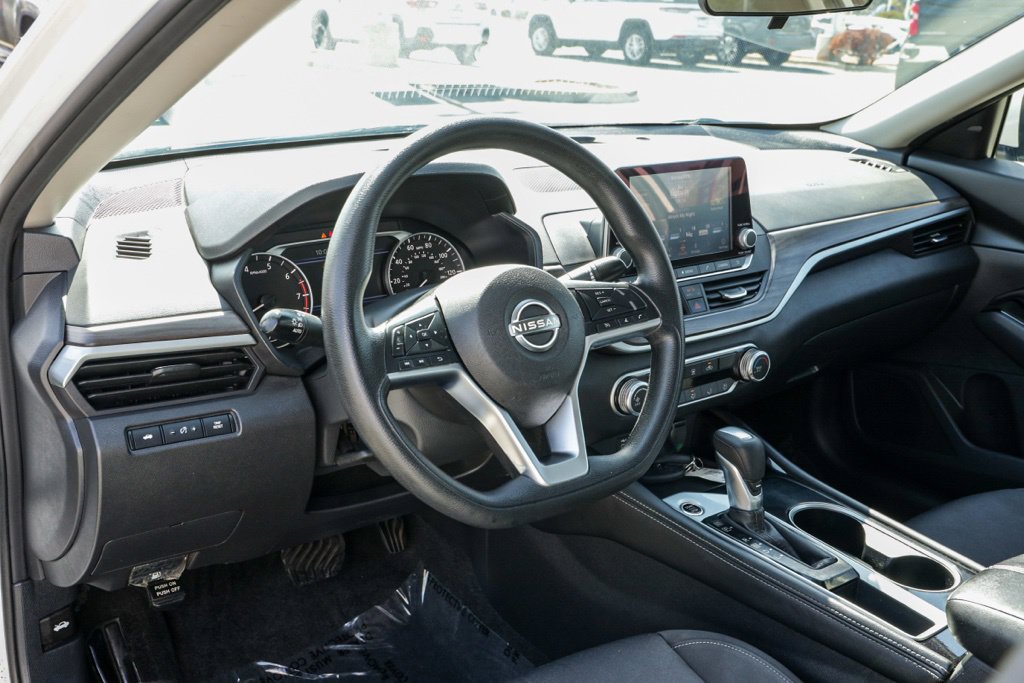 Used 2023 Nissan Altima 2.5 SV FWD image 17