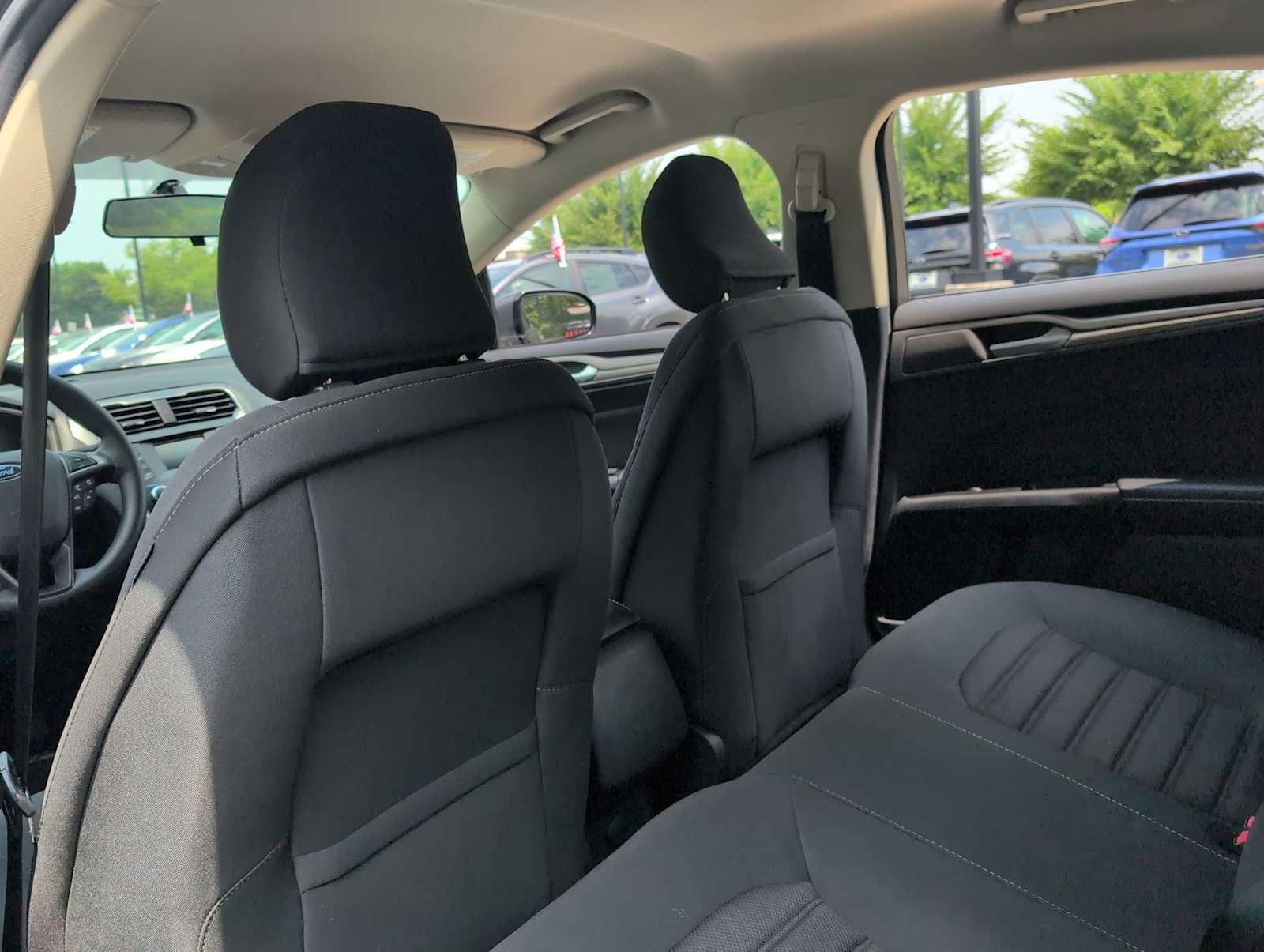 Used 2017 Ford Fusion SE FWD image 18