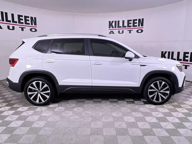 Used 2024 Volkswagen Taos SE image 8