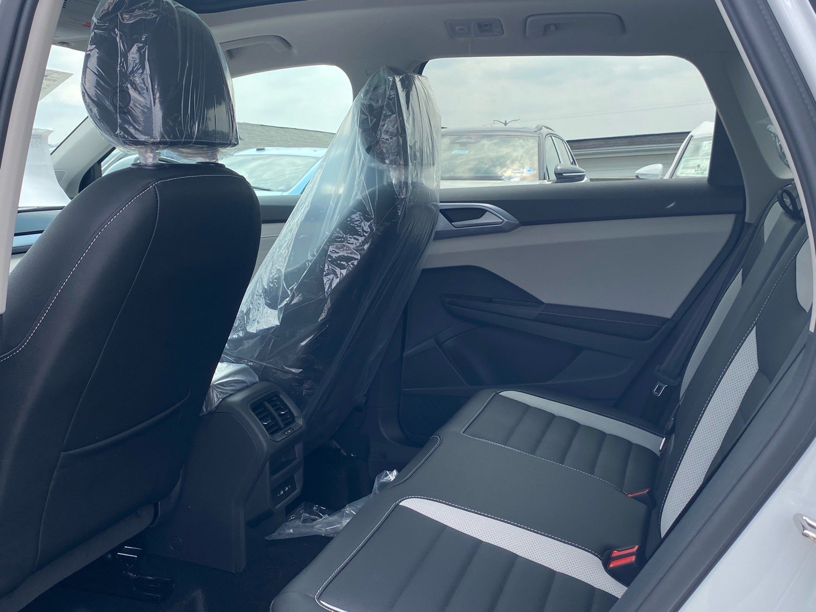 New 2026 Volkswagen Taos SEL AWD/4WD image 11