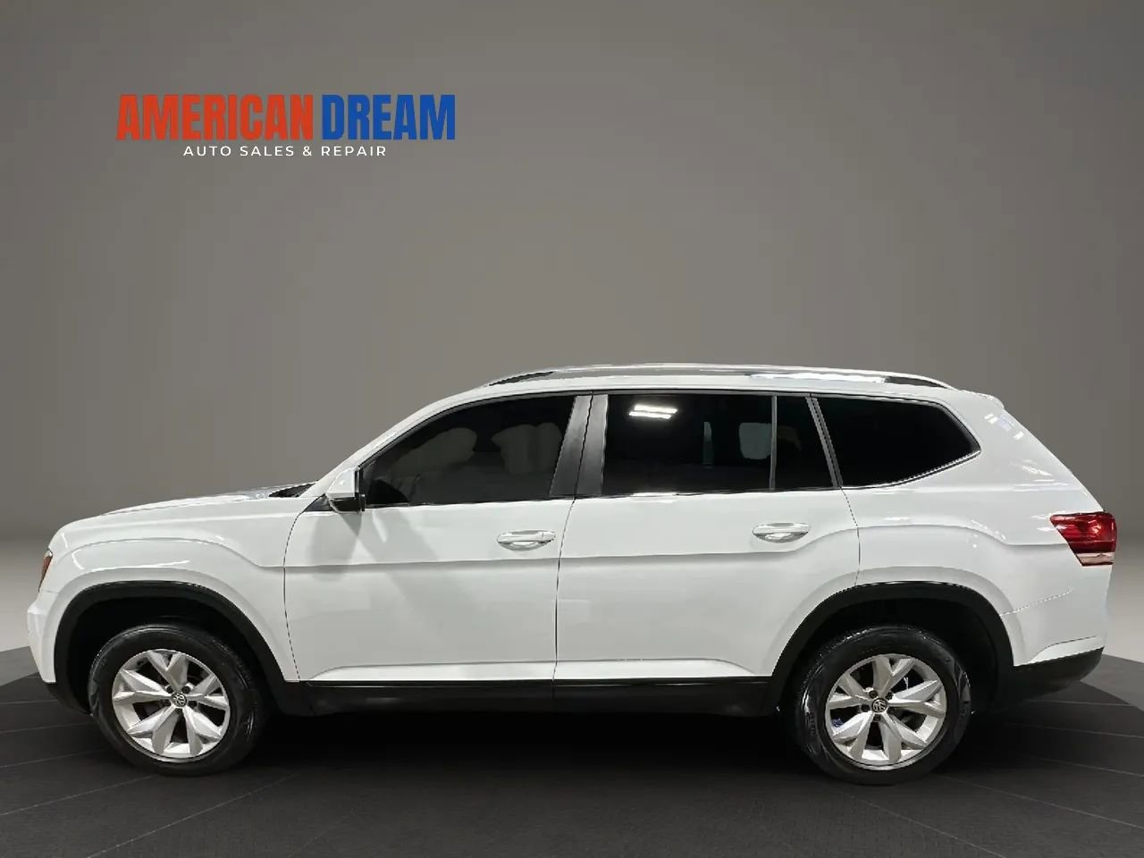Used 2019 Volkswagen Atlas S FWD image 2