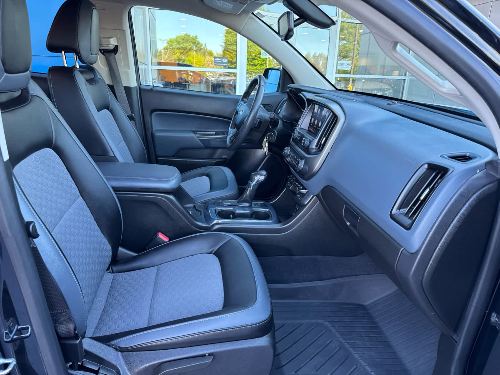 Used 2022 Chevrolet Colorado Z71 w/ Z71 Midnight Edition AWD/4WD image 4