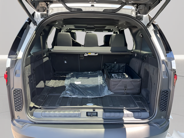 Certified 2025 Land Rover Discovery S AWD/4WD image 35