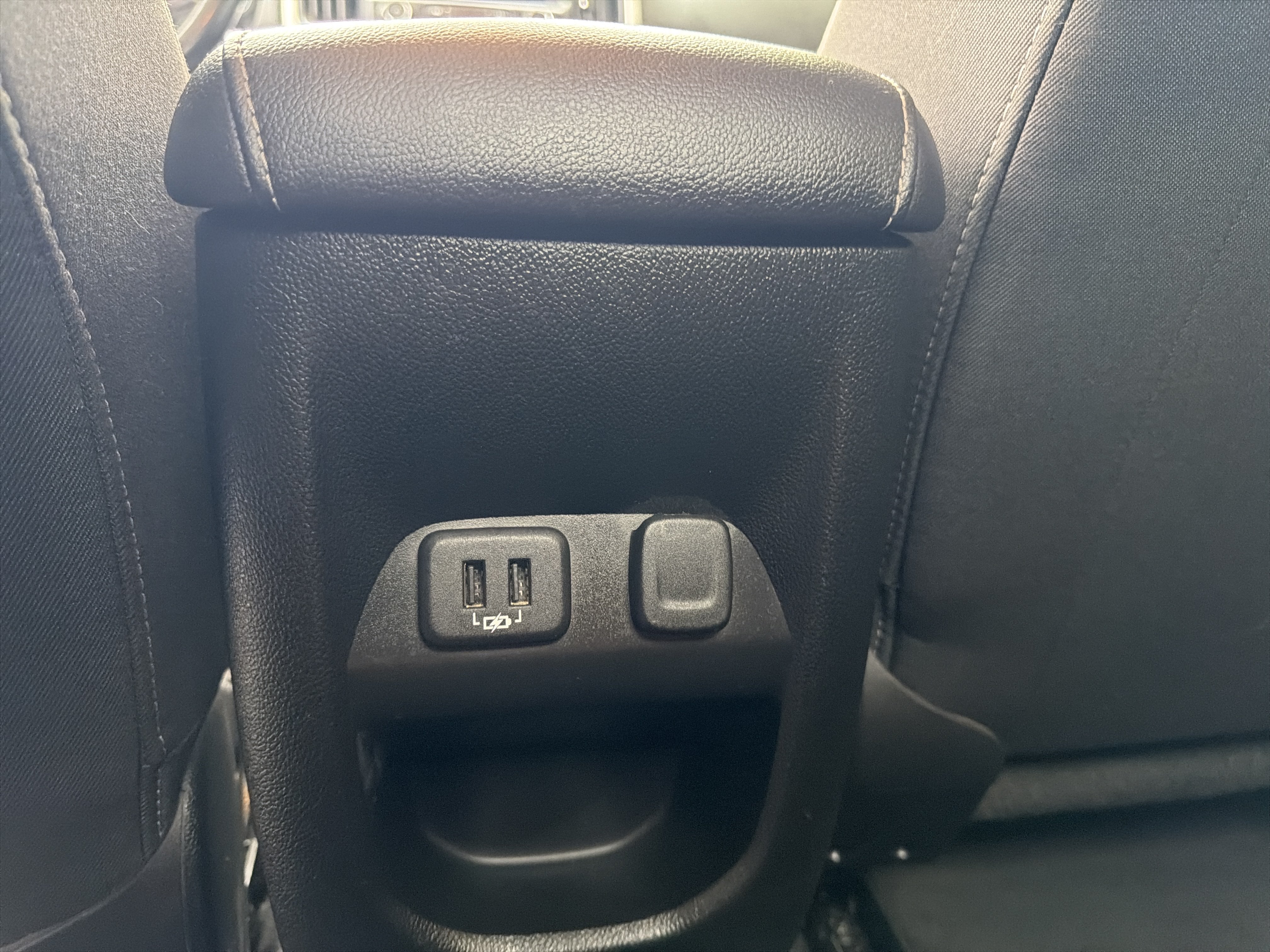 Used 2022 Chevrolet Colorado LT RWD image 9
