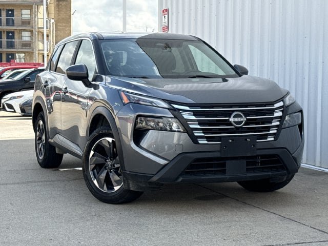 Used 2024 Nissan Rogue SV FWD image 2