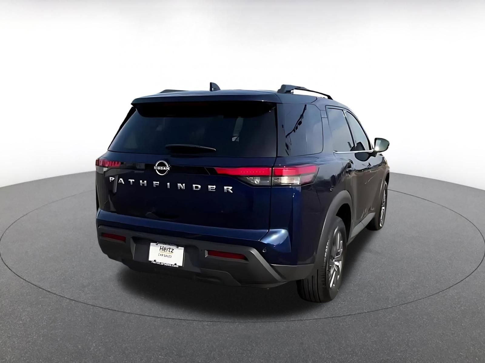 Used 2025 Nissan Pathfinder SV image 14