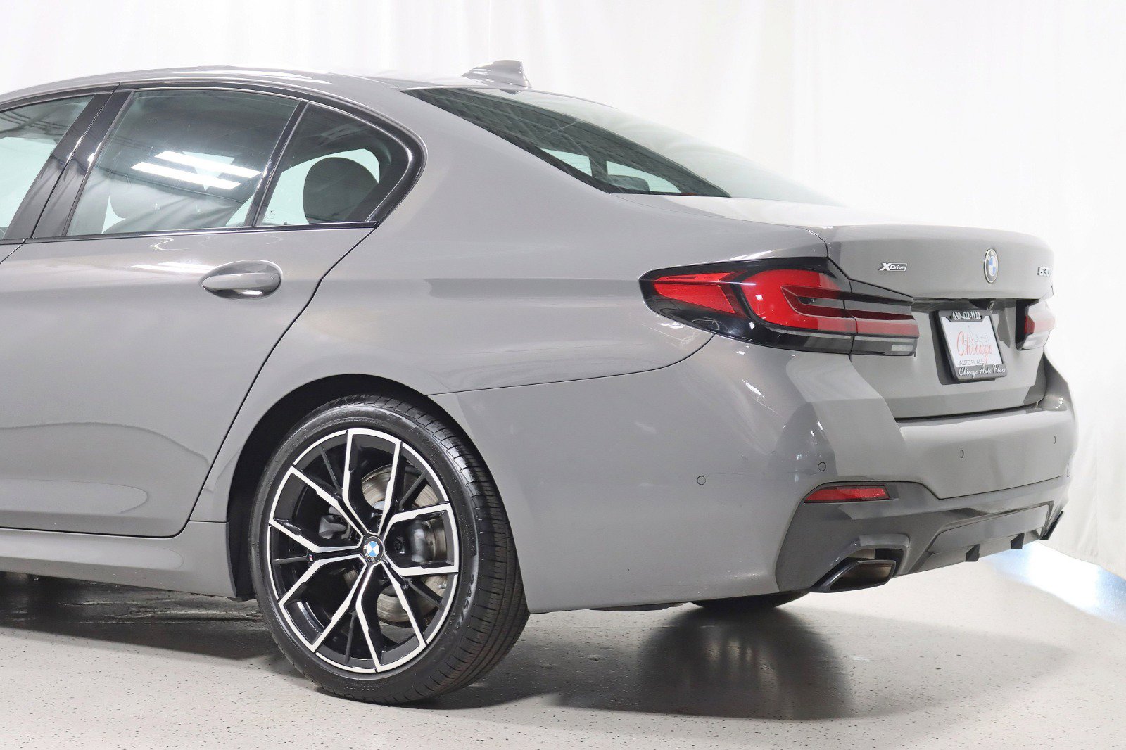 Used 2022 BMW 530i xDrive w/ M Sport Package image 11