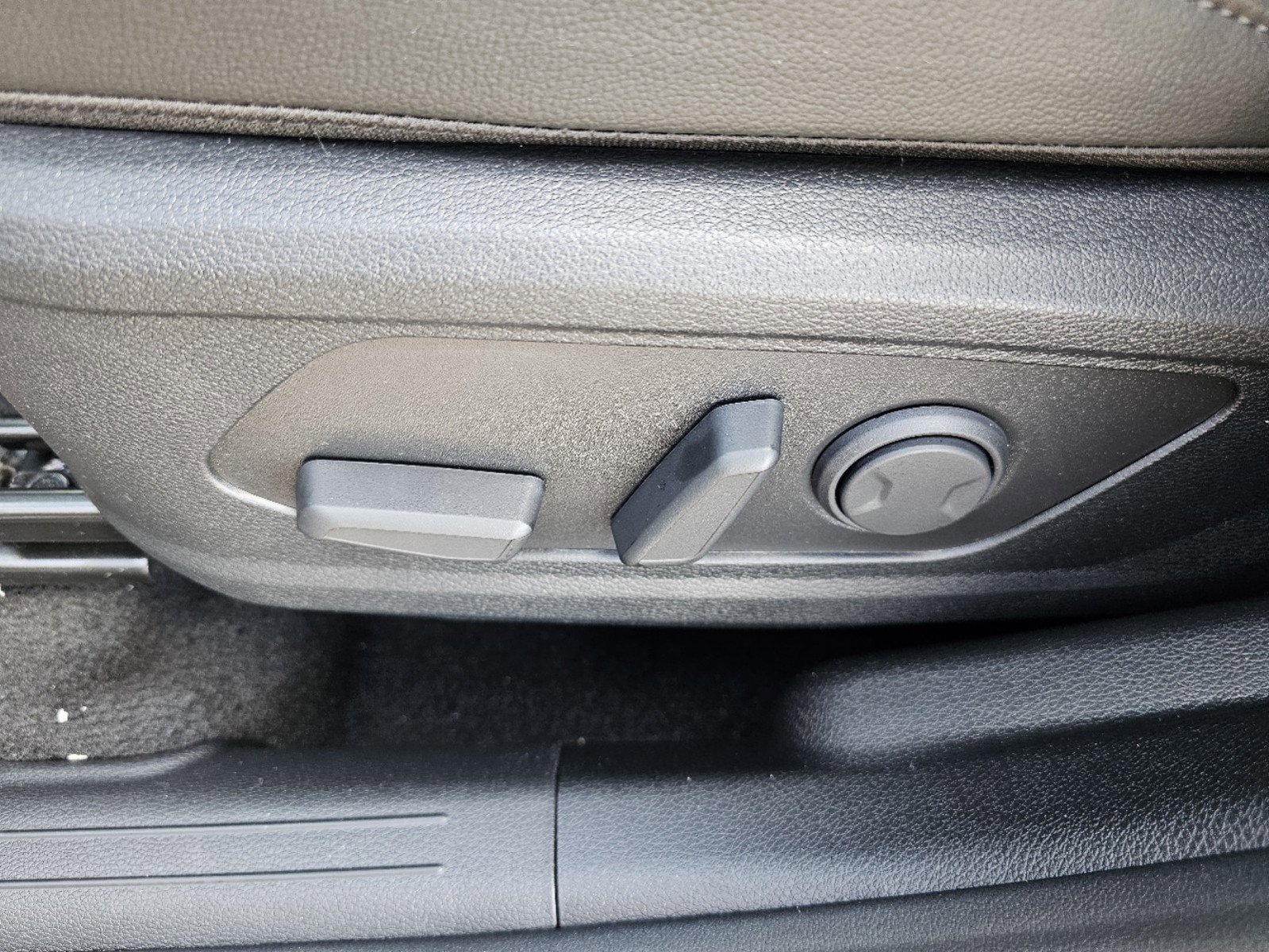 Used 2025 Kia Sportage EX w/ Premium Package image 17