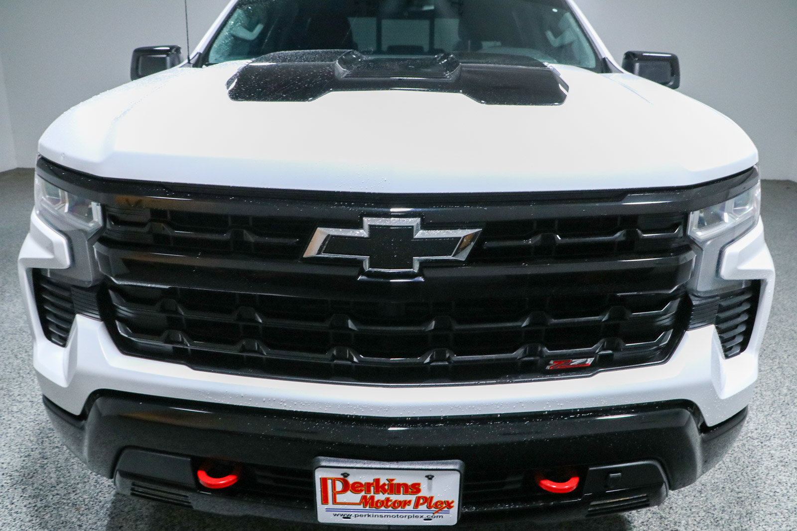 Used 2024 Chevrolet Silverado 1500 LT Trail Boss w/ Convenience Package II AWD/4WD image 4