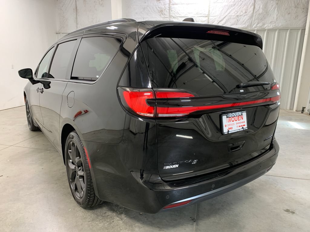 Used 2025 Chrysler Pacifica Limited FWD image 6