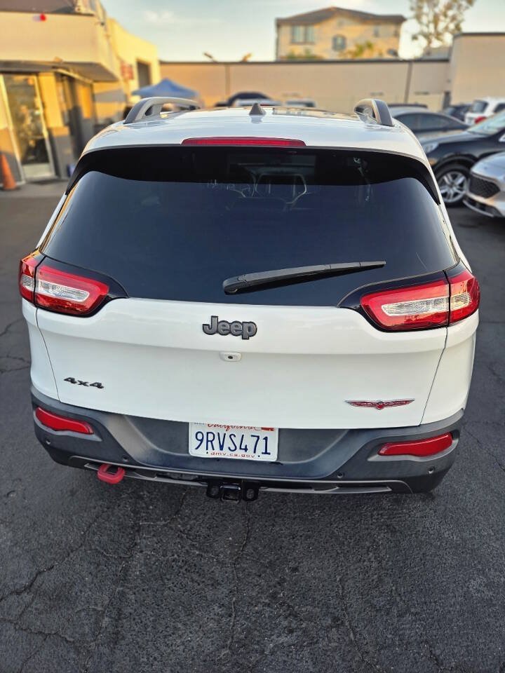 Used 2016 Jeep Cherokee Trailhawk w/ Comfort/Convenience Group AWD/4WD image 4