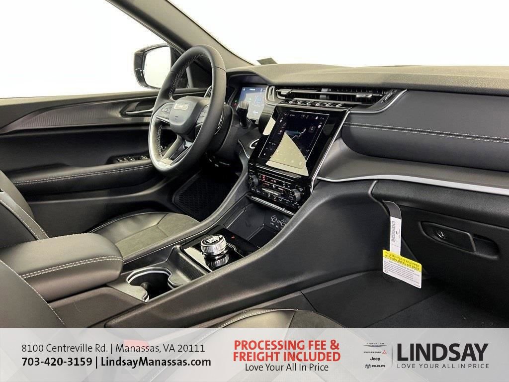 New 2025 Jeep Grand Cherokee Laredo image 14