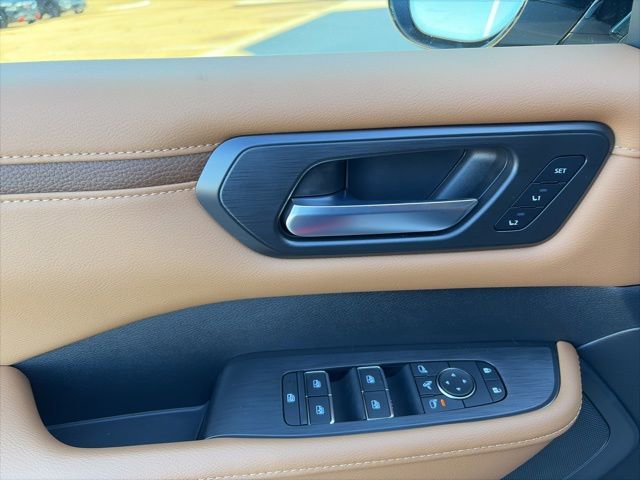 New 2026 Nissan Armada SL w/ Captain's Chari Seat Package image 13