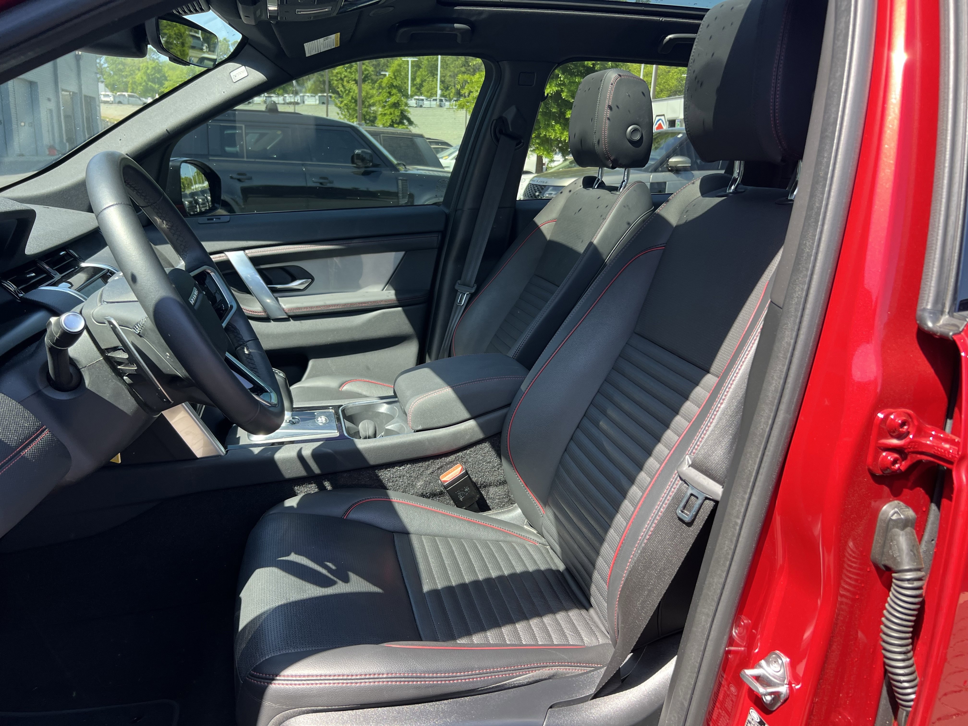 Used 2023 Land Rover Discovery Sport SE R-Dynamic image 15