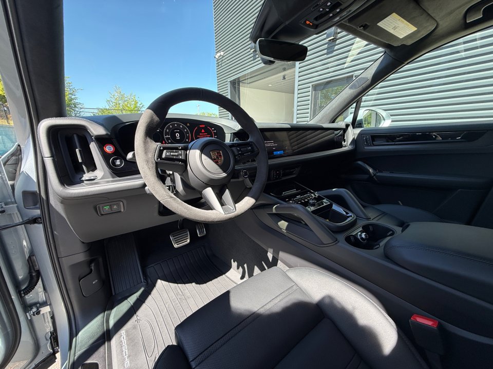 New 2026 Porsche Cayenne GTS AWD/4WD image 4