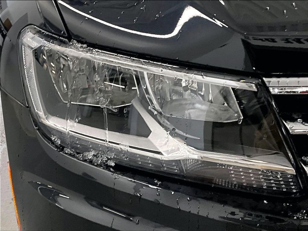 Used 2021 Volkswagen Tiguan SE AWD/4WD image 30