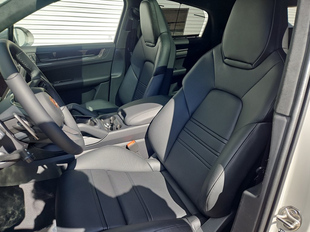 New 2026 Porsche Cayenne GTS AWD/4WD image 5