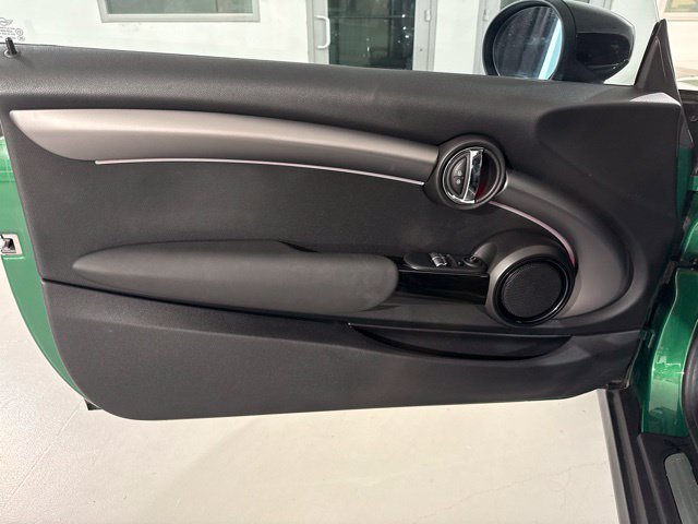 Used 2022 MINI Cooper 2-Door Hardtop FWD image 17