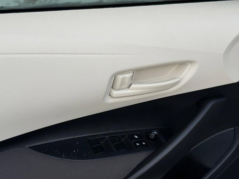 Used 2025 Toyota Corolla LE image 18