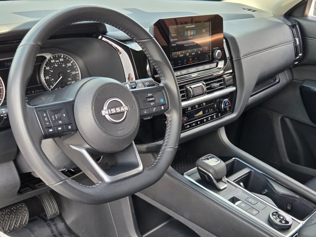 Used 2025 Nissan Pathfinder SV AWD/4WD image 8