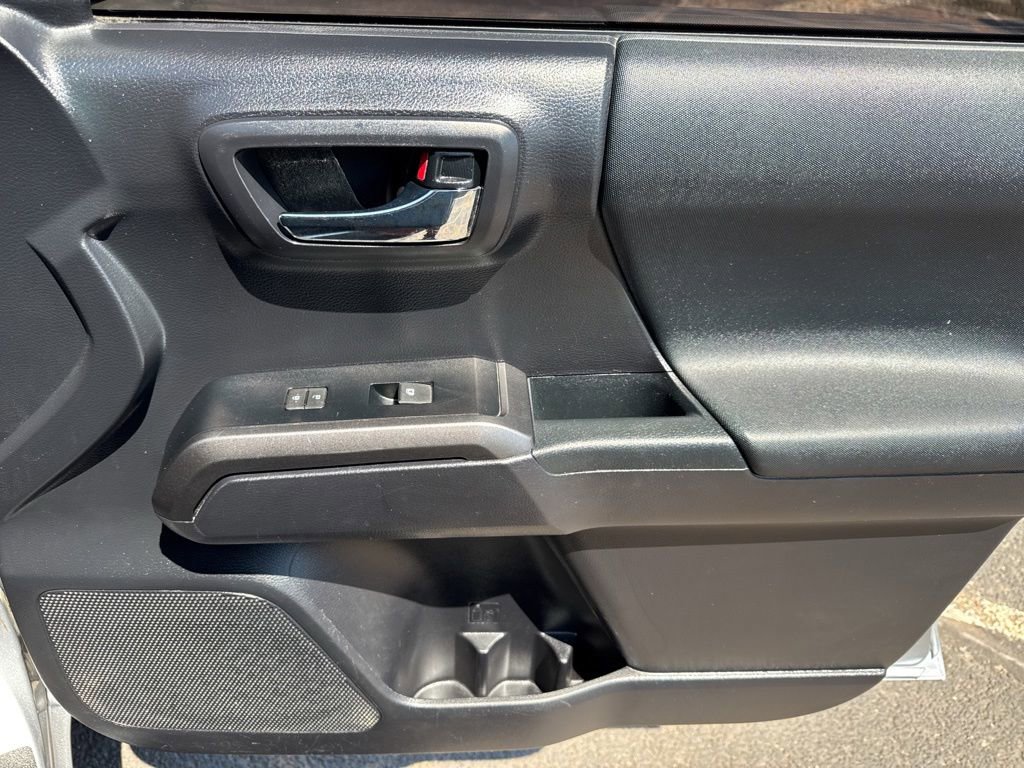 Used 2020 Toyota Tacoma TRD Off-Road AWD/4WD image 29