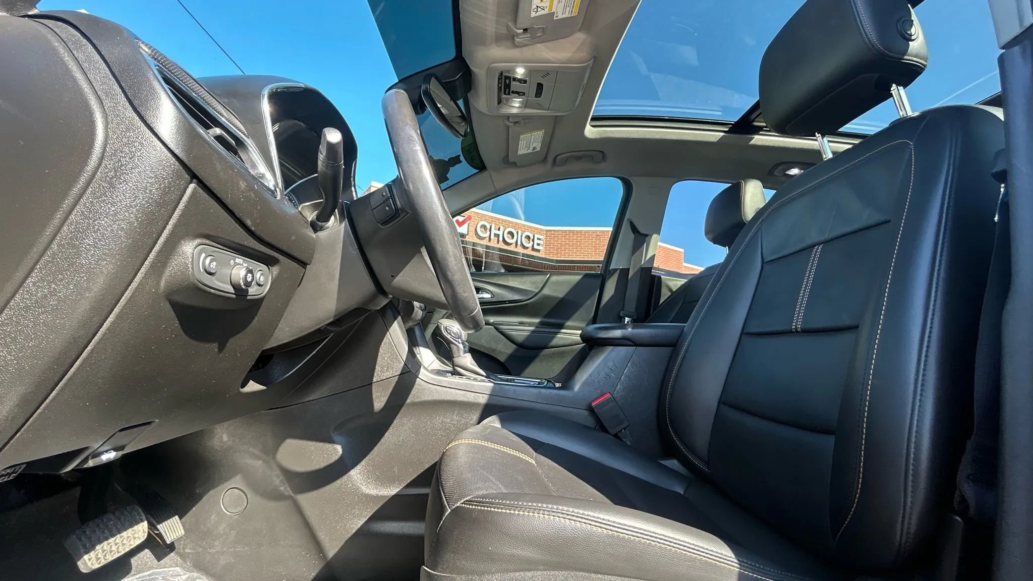 Used 2022 Chevrolet Equinox Premier image 11
