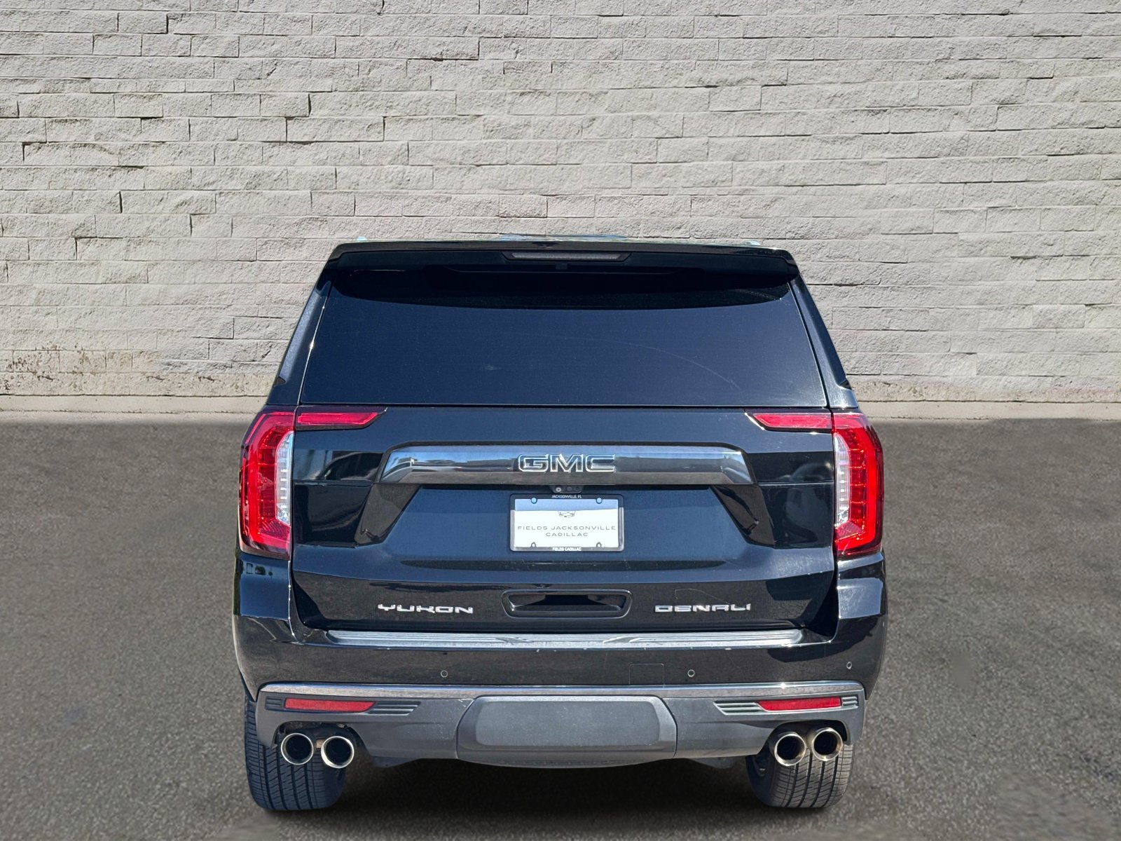 Used 2024 GMC Yukon Denali Ultimate w/ LPO, Floor Liner Package AWD/4WD image 4