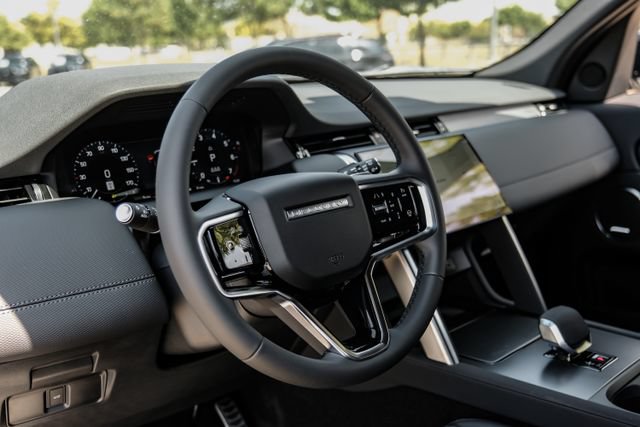 New 2026 Land Rover Discovery Sport Landmark AWD/4WD image 18