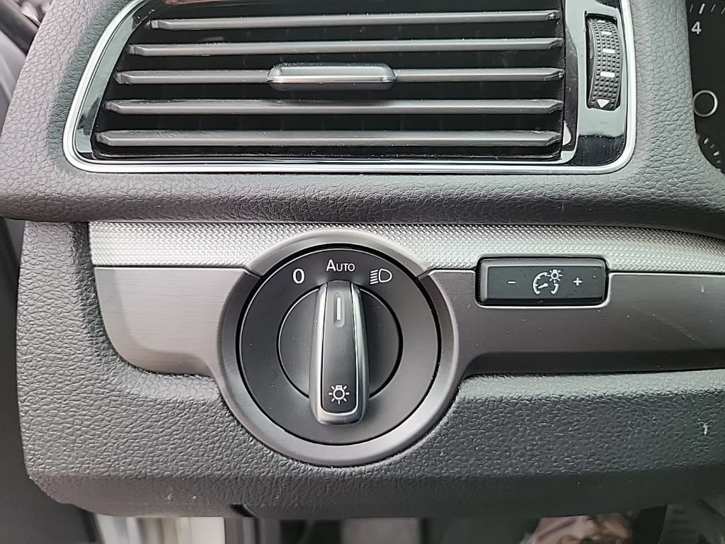 Used 2018 Volkswagen Passat 2.0T R-Line FWD image 20