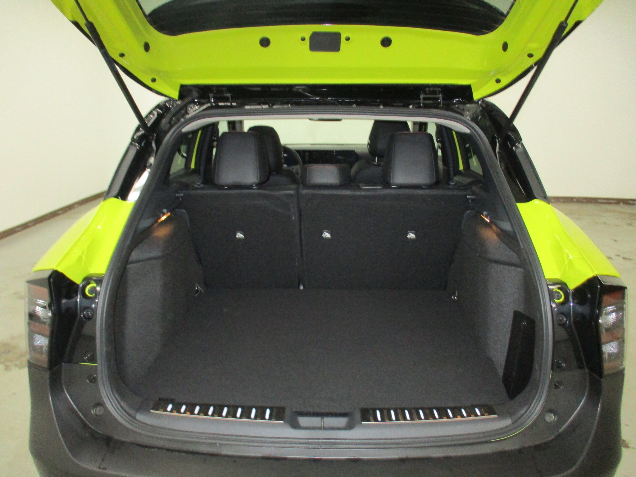 Used 2026 Nissan Kicks SR w/ SR Premium Package image 13