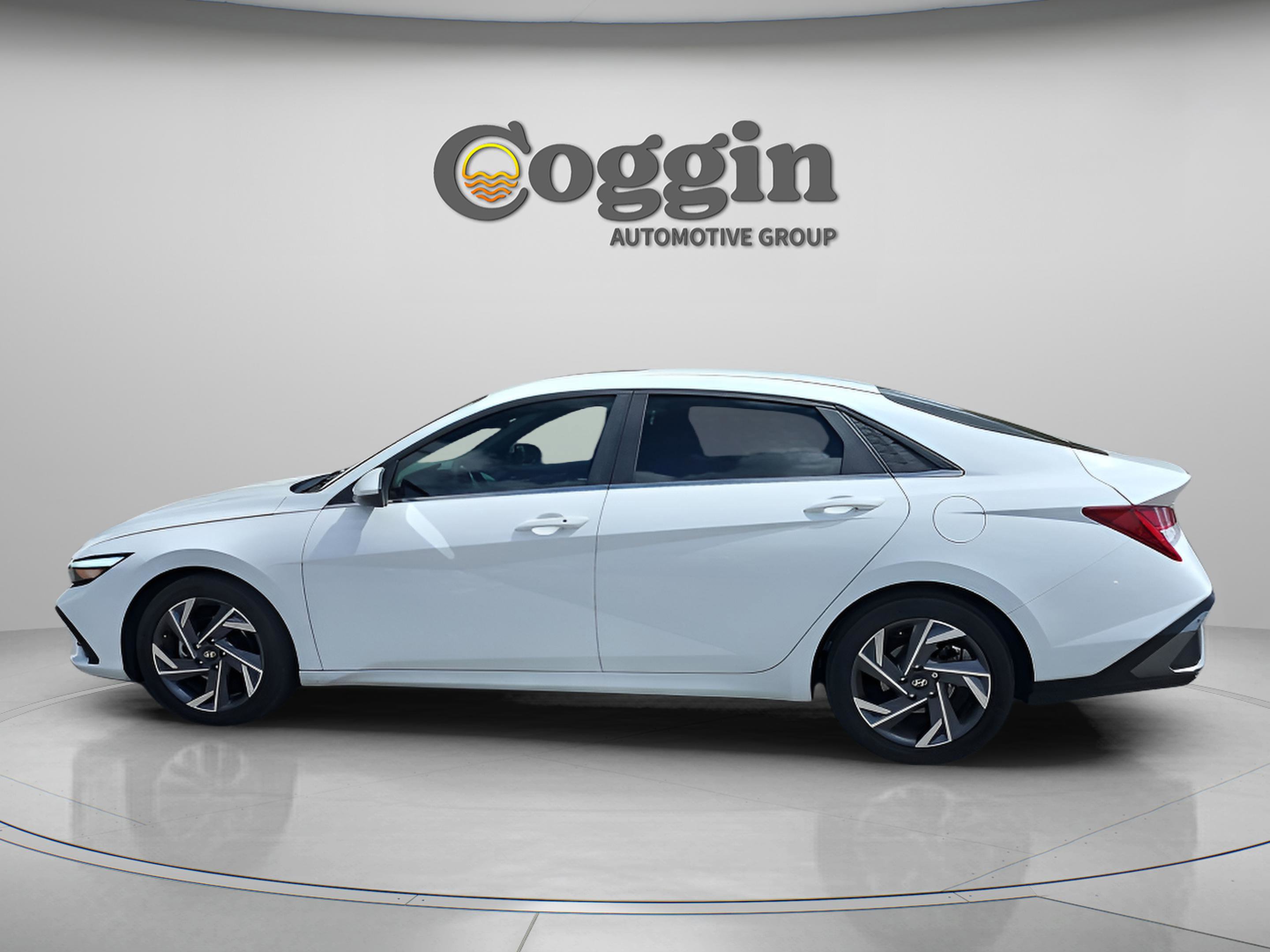 Certified 2024 Hyundai Elantra SEL w/ Convenience Package image 3