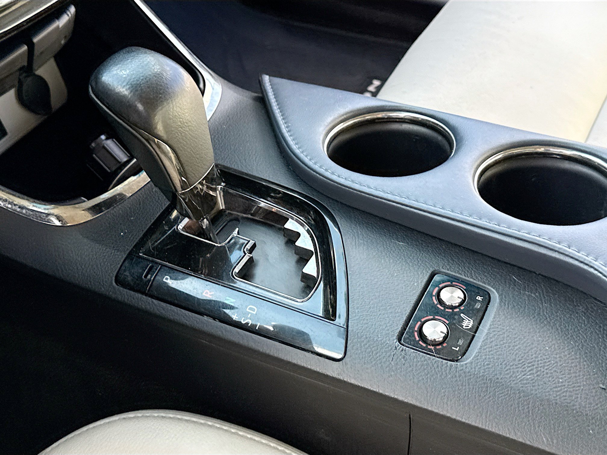 Used 2014 Toyota Avalon Limited FWD image 10