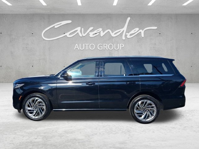 Used 2025 Lincoln Navigator Reserve AWD/4WD image 16