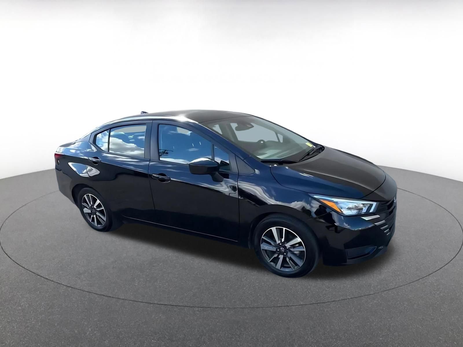 Used 2025 Nissan Versa SV image 2