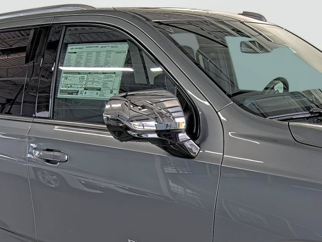 New 2026 Chevrolet Suburban Premier w/ Sun And Tow Package AWD/4WD image 17